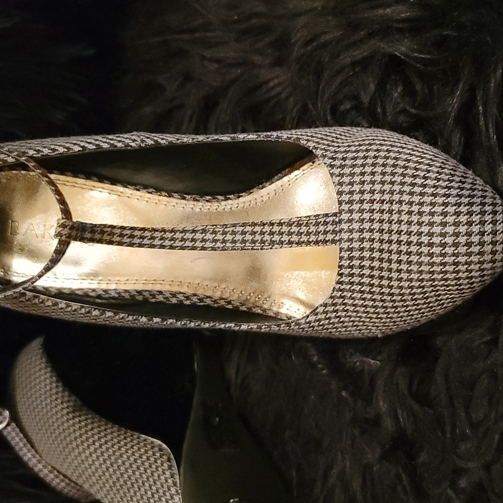 Shoe - Picture 2 of 2